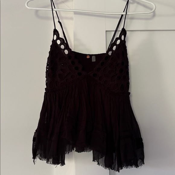 REVOLVE FREE PEOPLE BLACK CARRIE EYELET FREEFLOWING ADJUSTABLE STRAP TANK TOP!📦 - Picture 4 of 6